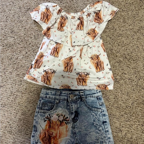 Kids White Highland Cow Print short set - Picture 1 of 1